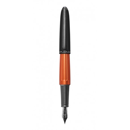 DIPLOMAT Aero Black/Orange - stilou cu penita M, din otel inoxidabil